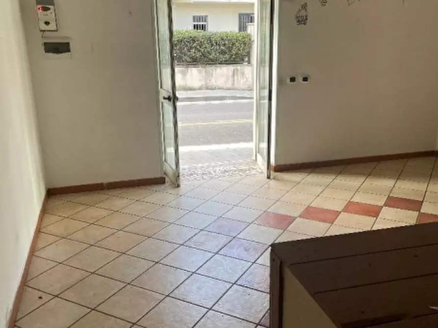 locale commerciale in vendita a Lusciano