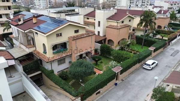 casa indipendente in vendita a Lusciano