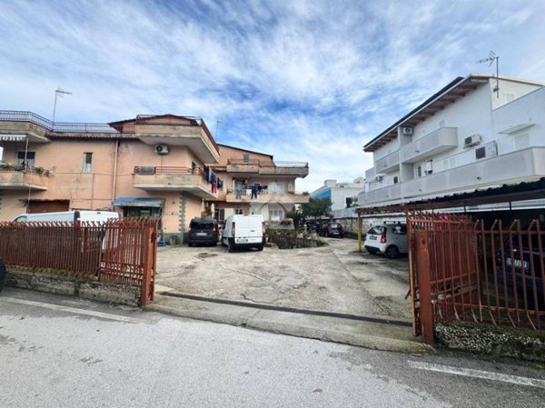 locale di sgombero in vendita a Lusciano