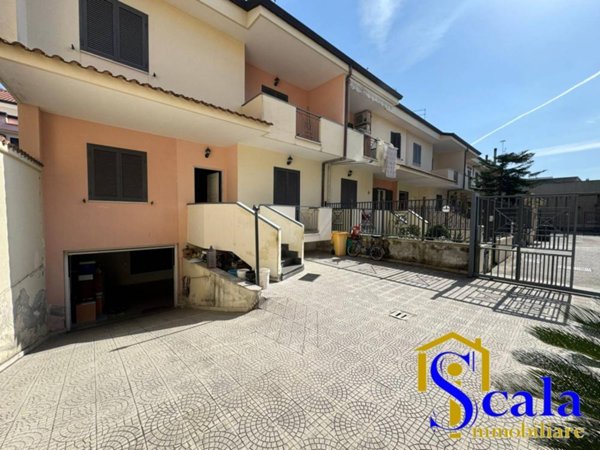 casa indipendente in vendita a Macerata Campania in zona Caturano