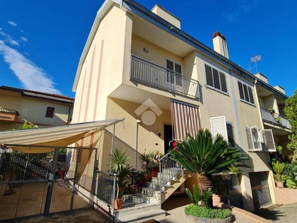 casa indipendente in vendita a Macerata Campania