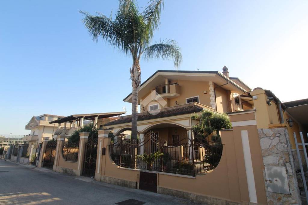 casa indipendente in vendita a Macerata Campania