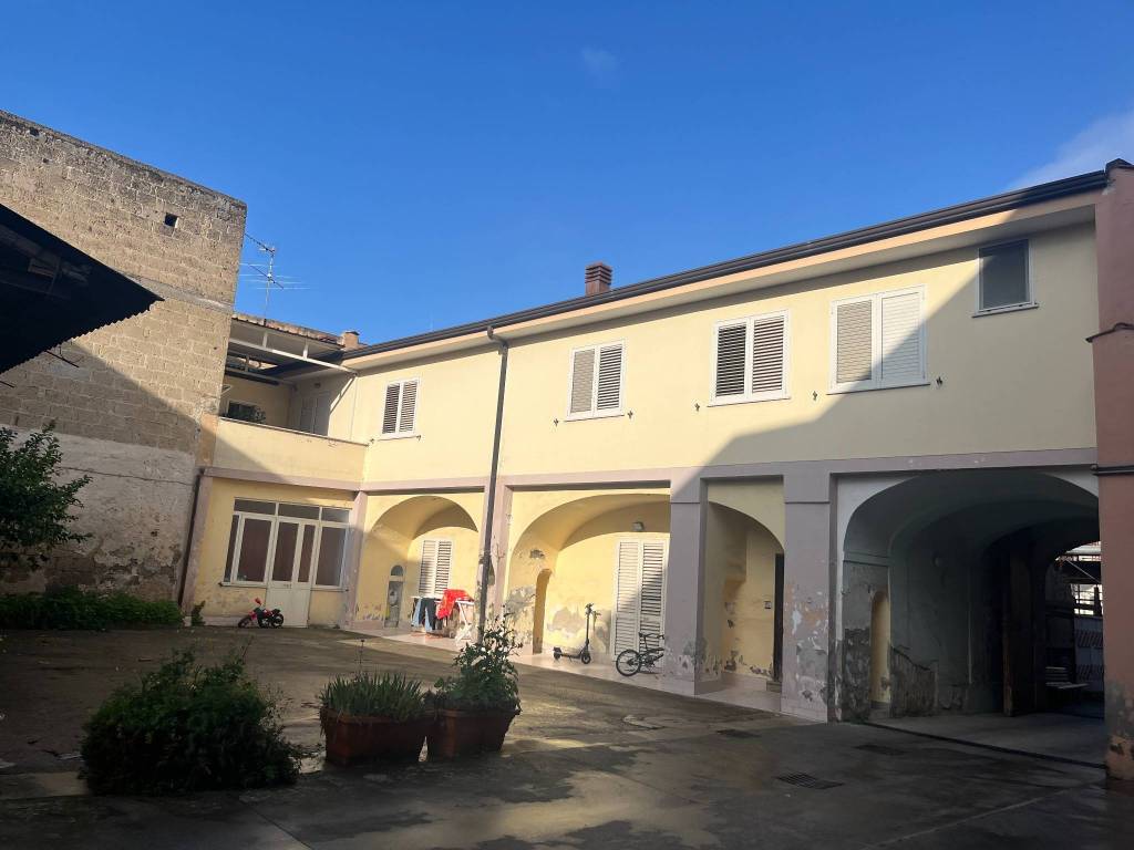 intera palazzina in vendita a Macerata Campania