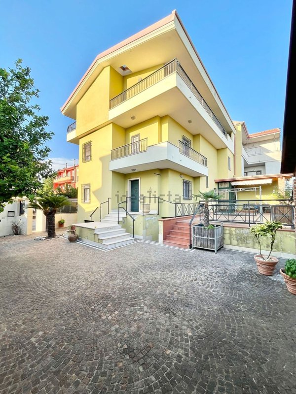 casa indipendente in vendita a Macerata Campania