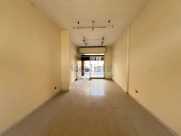 locale commerciale in vendita a Macerata Campania