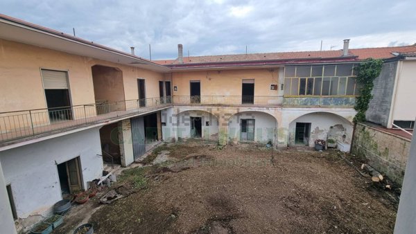 casa indipendente in vendita a Macerata Campania