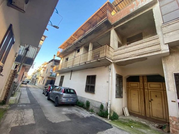 casa indipendente in vendita a Macerata Campania