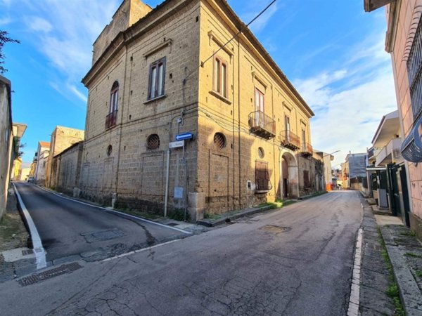 intera palazzina in vendita a Macerata Campania in zona Caturano