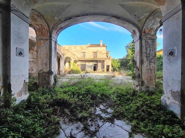 intera palazzina in vendita a Macerata Campania in zona Caturano