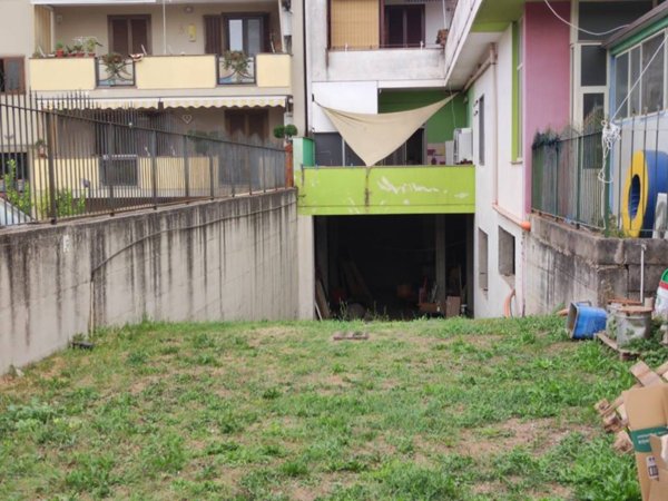 locale commerciale in vendita a Maddaloni