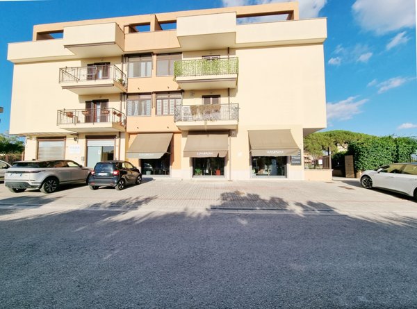 negozio in vendita a Maddaloni