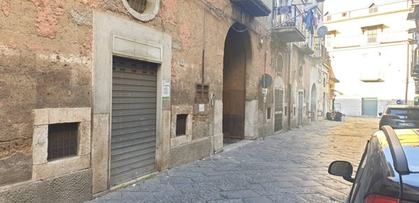 locale commerciale in vendita a Maddaloni