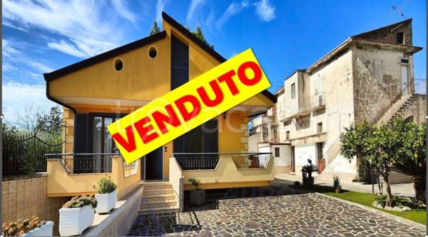 casa indipendente in vendita a Maddaloni in zona Montedecoro