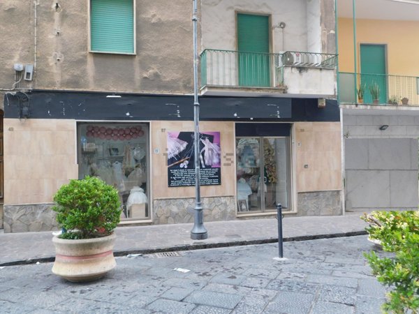 locale commerciale in vendita a Maddaloni