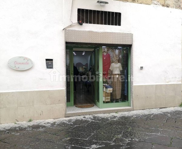 locale commerciale in vendita a Maddaloni