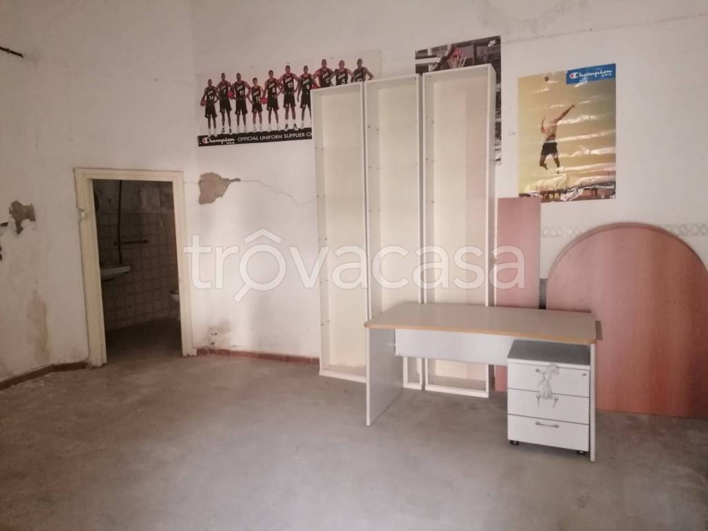 locale commerciale in vendita a Maddaloni