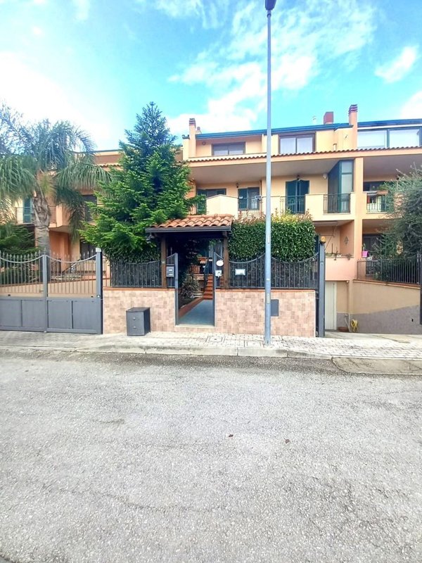 casa indipendente in vendita a Maddaloni