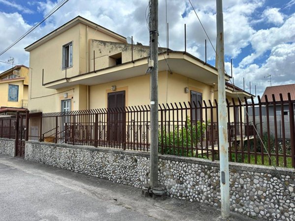casa indipendente in vendita a Maddaloni
