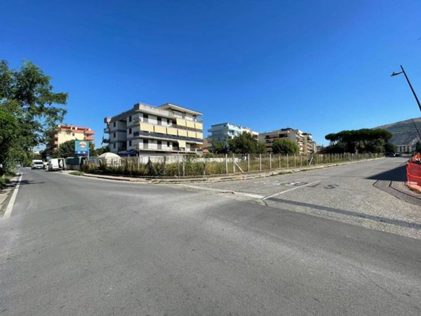 negozio in vendita a Maddaloni