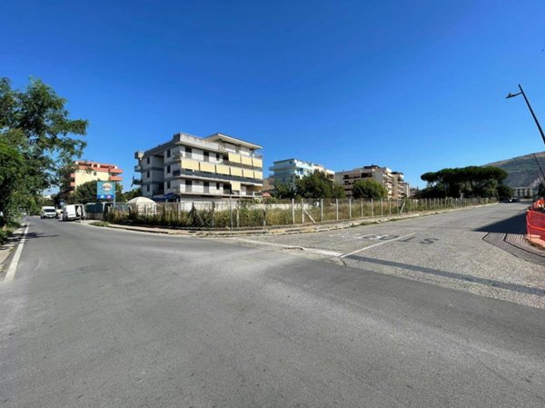 negozio in vendita a Maddaloni