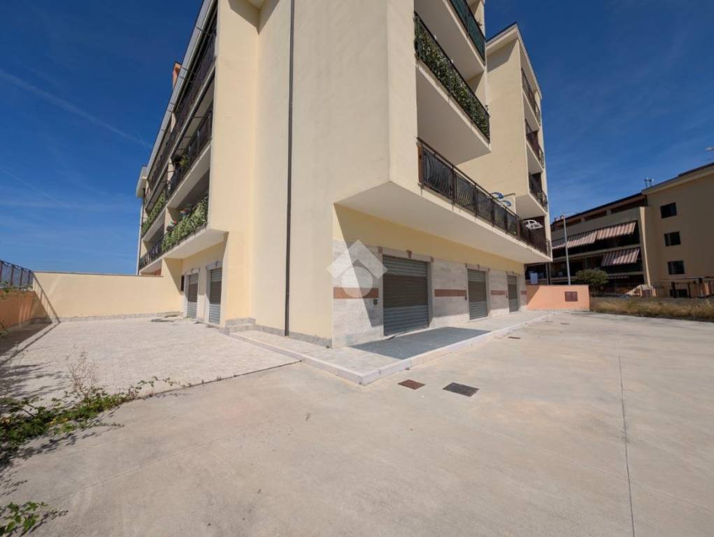 negozio in vendita a Maddaloni