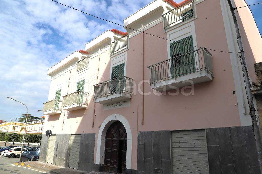 locale commerciale in vendita a Maddaloni