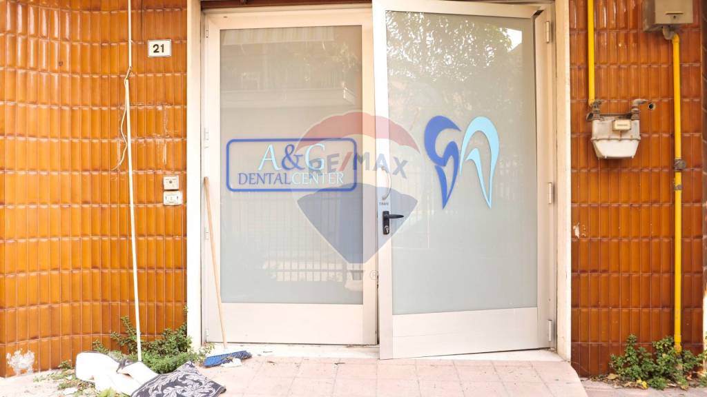 locale commerciale in vendita a Maddaloni
