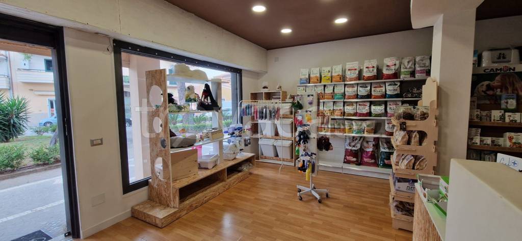 negozio in vendita a Maddaloni