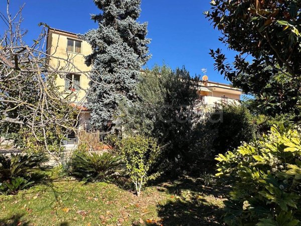 casa indipendente in vendita a Maddaloni in zona Pioppolungo