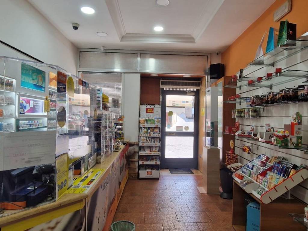 negozio in vendita a Maddaloni