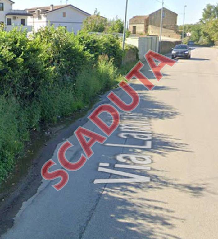 locale di sgombero in vendita a Maddaloni in zona Lamia