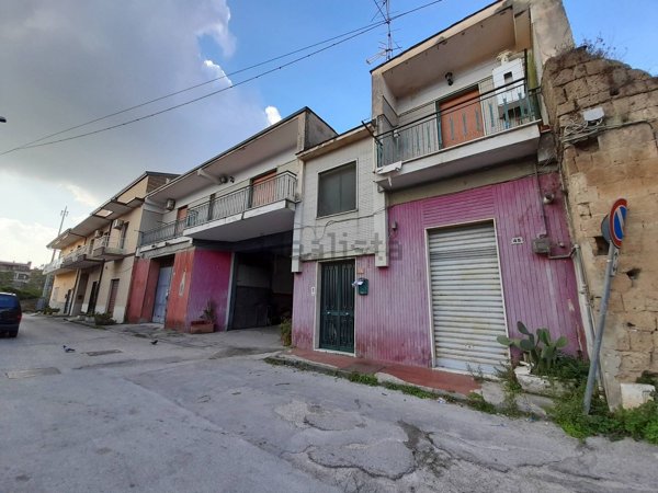 locale commerciale in vendita a Maddaloni