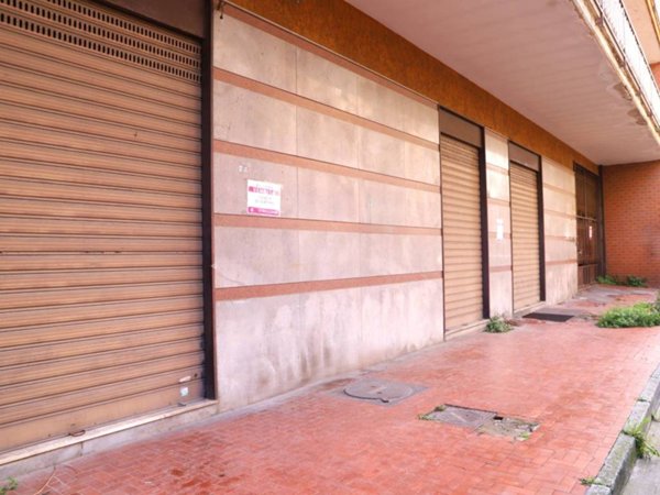 negozio in vendita a Maddaloni