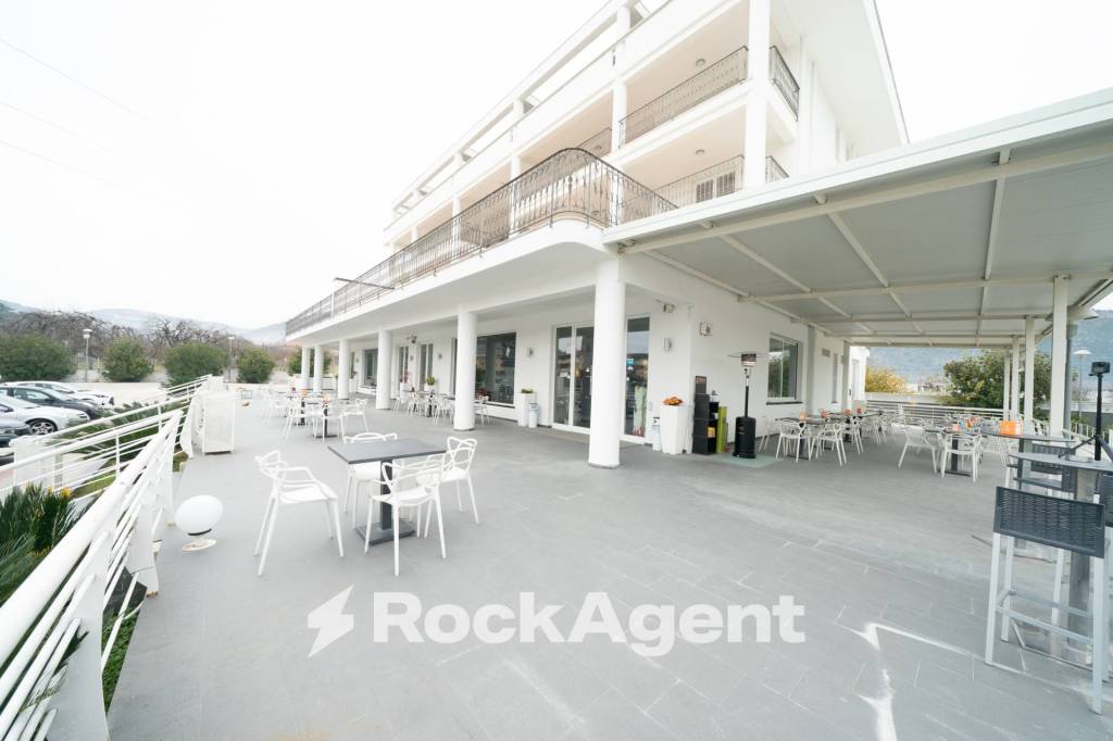 locale commerciale in vendita a Maddaloni