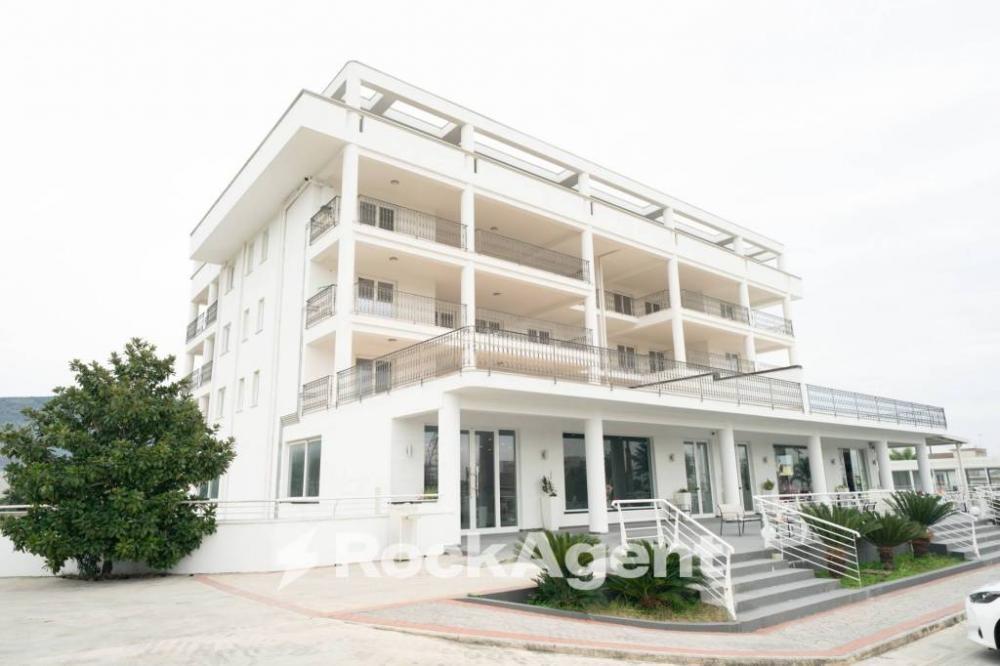 locale commerciale in vendita a Maddaloni