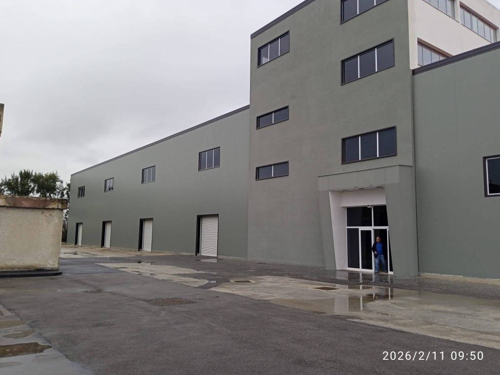 locale commerciale in vendita a Maddaloni