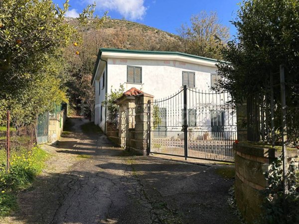 casa indipendente in vendita a Maddaloni