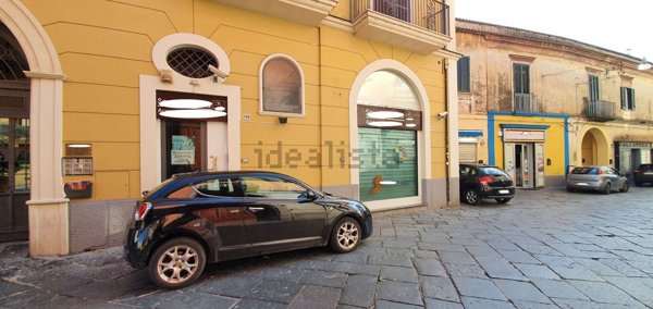 locale commerciale in vendita a Maddaloni