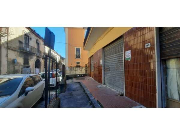 locale commerciale in vendita a Maddaloni