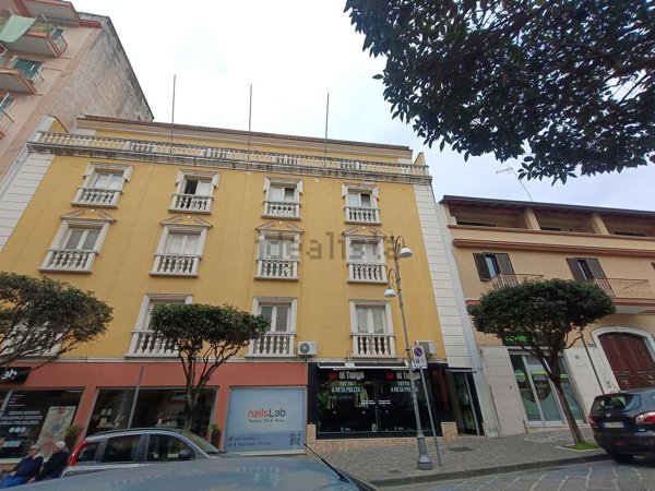 locale commerciale in vendita a Maddaloni