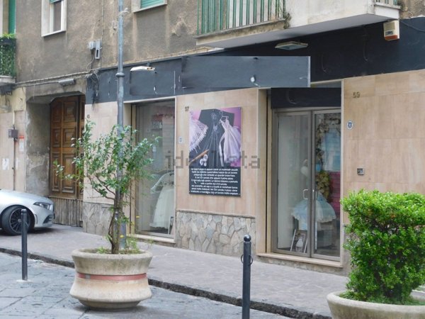 locale commerciale in vendita a Maddaloni
