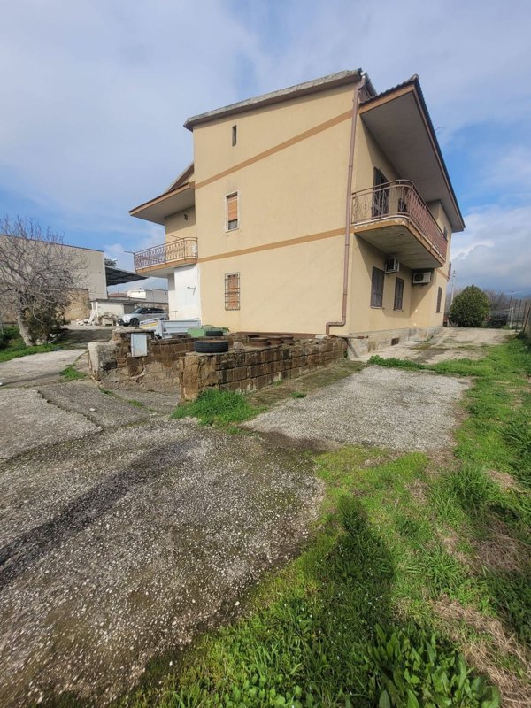 casa indipendente in vendita a Maddaloni