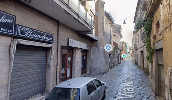 locale commerciale in vendita a Maddaloni