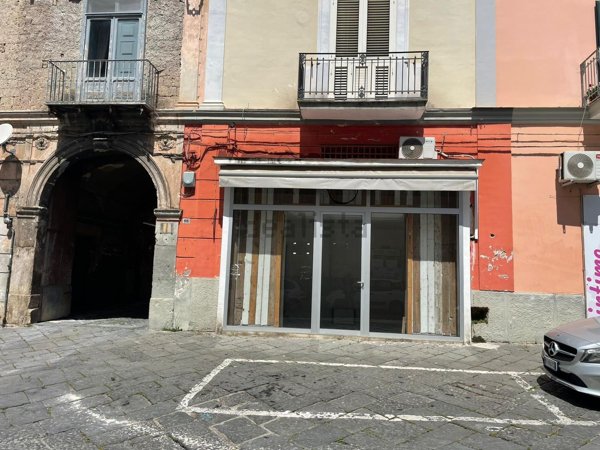 locale commerciale in vendita a Maddaloni