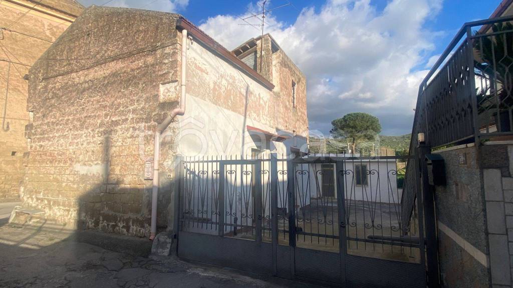 appartamento in vendita a Maddaloni in zona Lamia