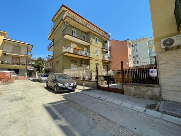 negozio in vendita a Maddaloni