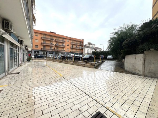 negozio in vendita a Maddaloni