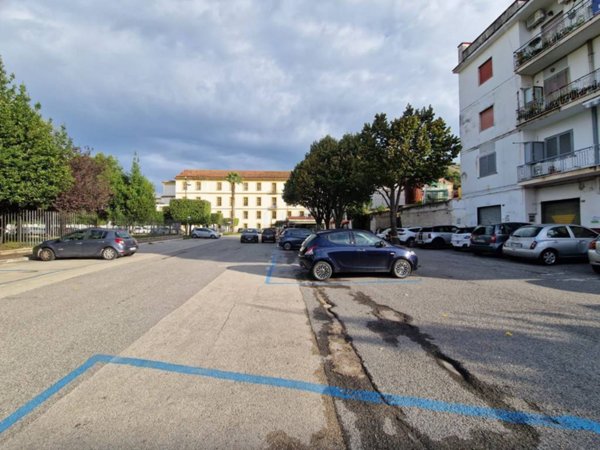 negozio in vendita a Maddaloni
