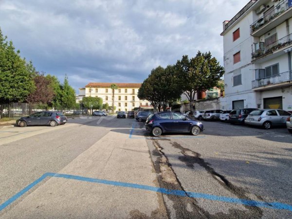 negozio in vendita a Maddaloni