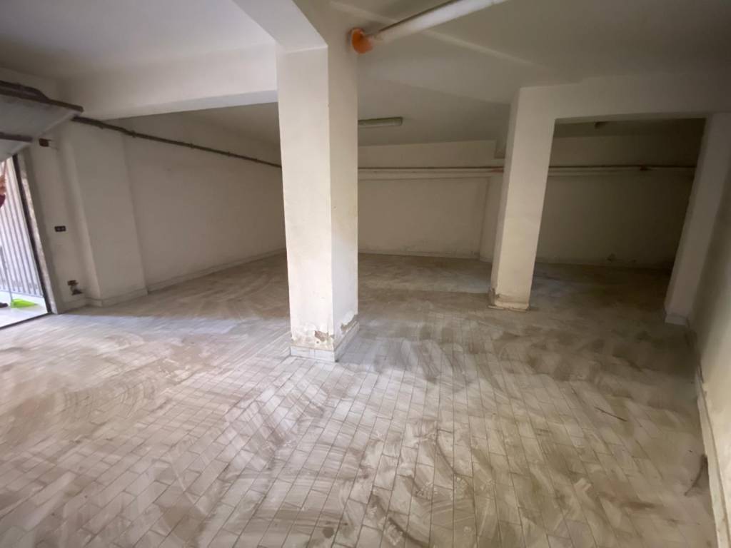 locale di sgombero in vendita a Maddaloni